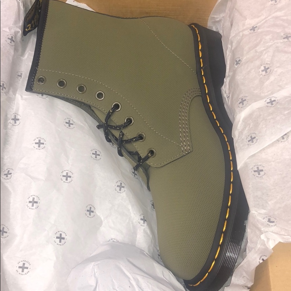 ๐ Dr. Martens 1460 Boots Olive - Picture 5 of 8